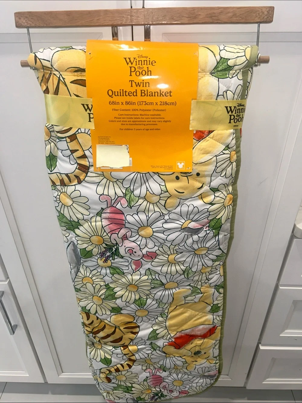 Disney Winnie the Pooh Reversible Twin Quilted Floral Blanket 68in x 86in